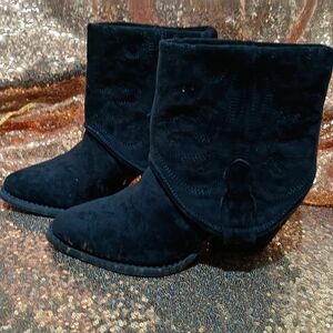SAYLOR Black Ankle Booties